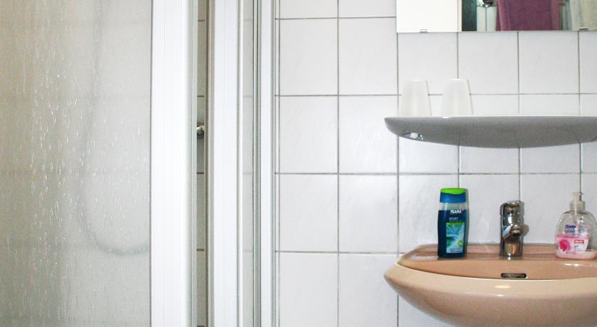 Einzelzimmer mit Gemeinschaftsbad